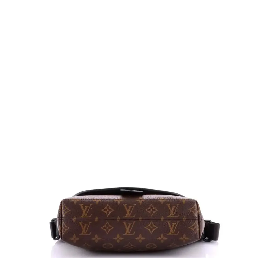 Louis Vuitton Magnetic Messenger Bag #252797L94B - Picture 4 of 9